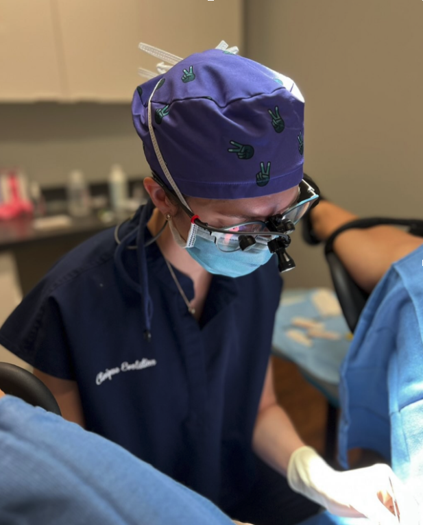 Dr Genevieve F-Caron performing a labiaplasty surgery, at Clinique Evolution in Montreal
