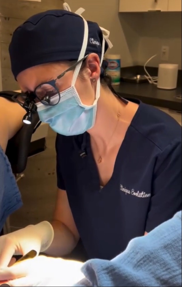 Dr. Genevieve F-Caron performing a Labiaplasty surgery.